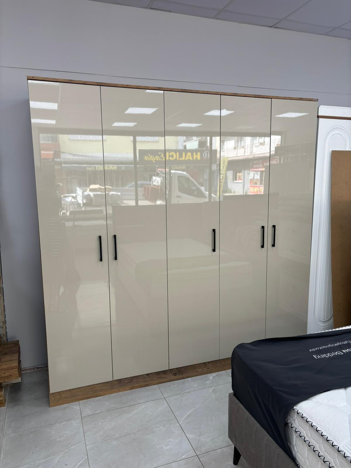 High Gloss Antresit 5 Kapılı Gardırop